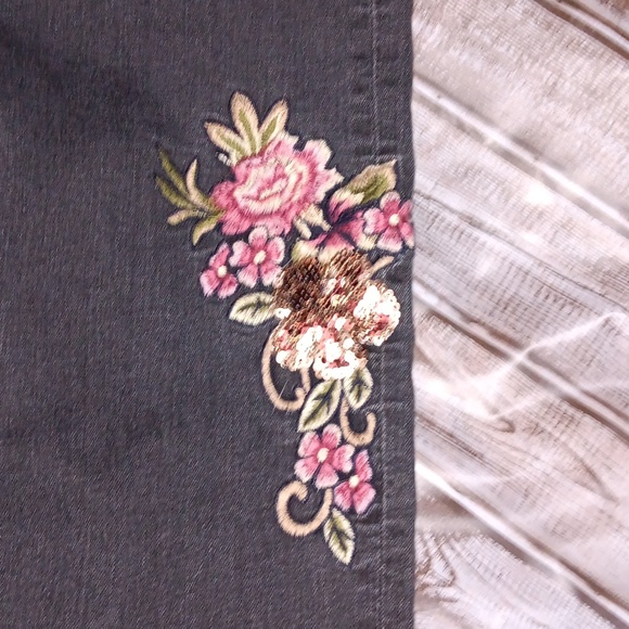 Miss Me Skinny Jeans with Sequin and Embroidered roses - Picture 3 of 5